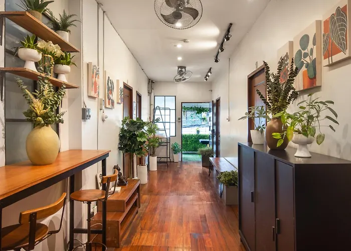 Homey And Cozey Poblacion Makati S08 Homestay Manila